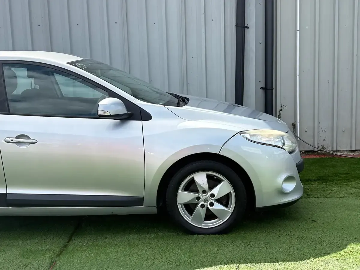 Used Renault Mégane III Dynamique 2011 Silver Hatchback