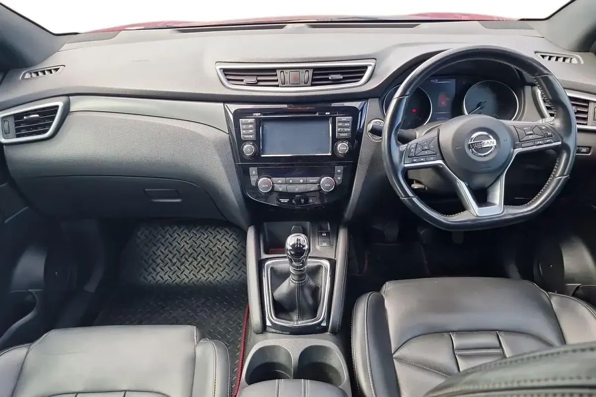 Used Nissan Qashqai S 115 HP (84 kW) 2018 Red SUV