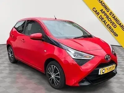Used Toyota Aygo X-play 72 HP (52 kW) 2020 Red Hatchback