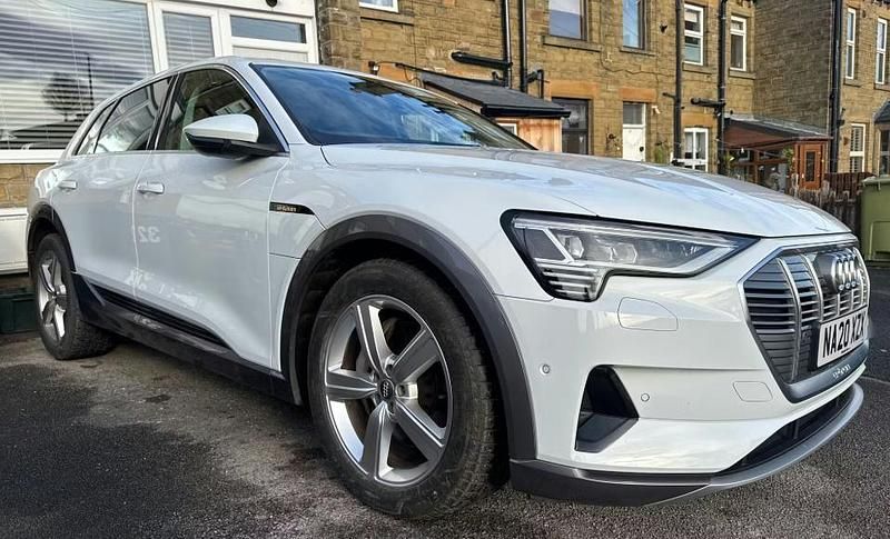 White Used 2020 Audi e-tron Advanced SUV | £15,799 (Super price) - Image 1/4