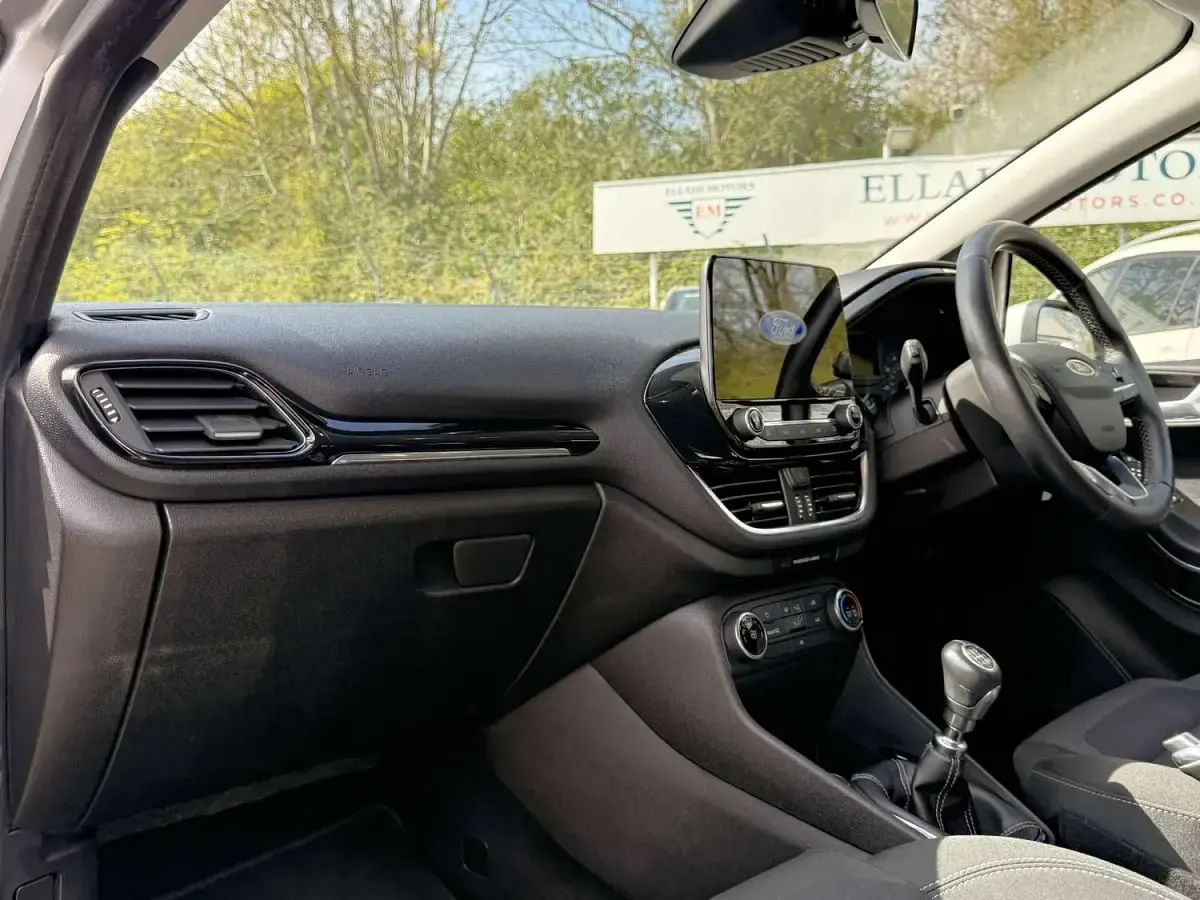 Used Ford Fiesta Zetec 100 HP (73 kW) 2019 Silver Hatchback