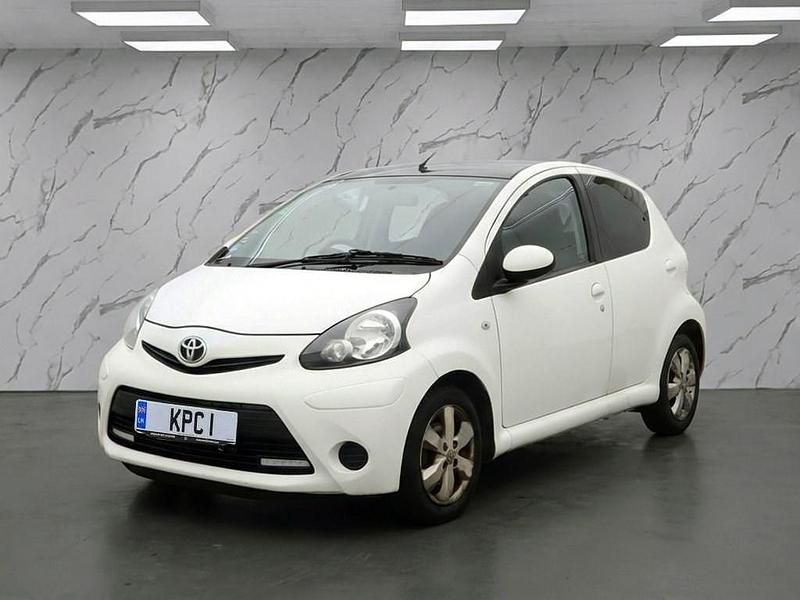 Used Toyota Aygo Style 68 HP (50 kW) 2014 White Hatchback