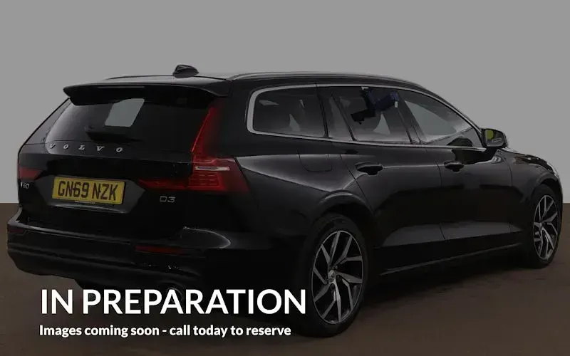 Usado Volvo V60 Momentum 150 HP (110 kW) 2019 Preto Carrinha