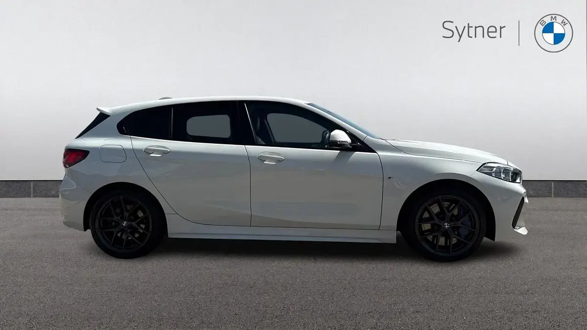 Usado BMW 118 M Sport 134 HP (98 kW) 2021 Branco Citadino