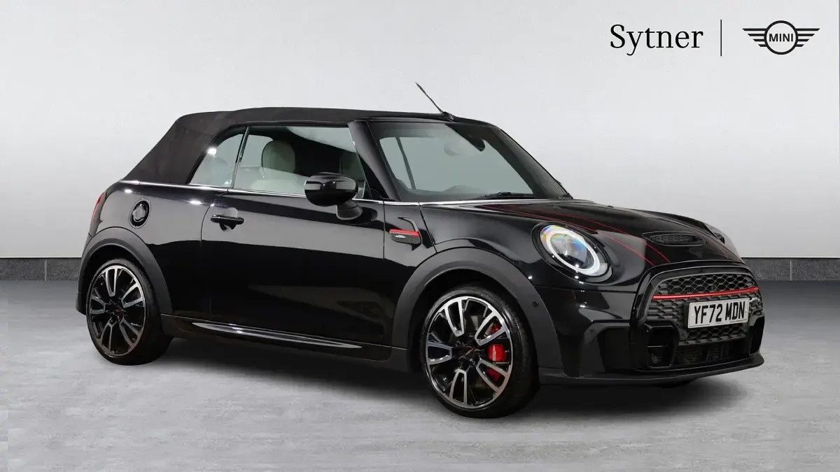 Begagnad Mini John Cooper Works 228 HK (167 kW) 2022 Svart Halvkombi