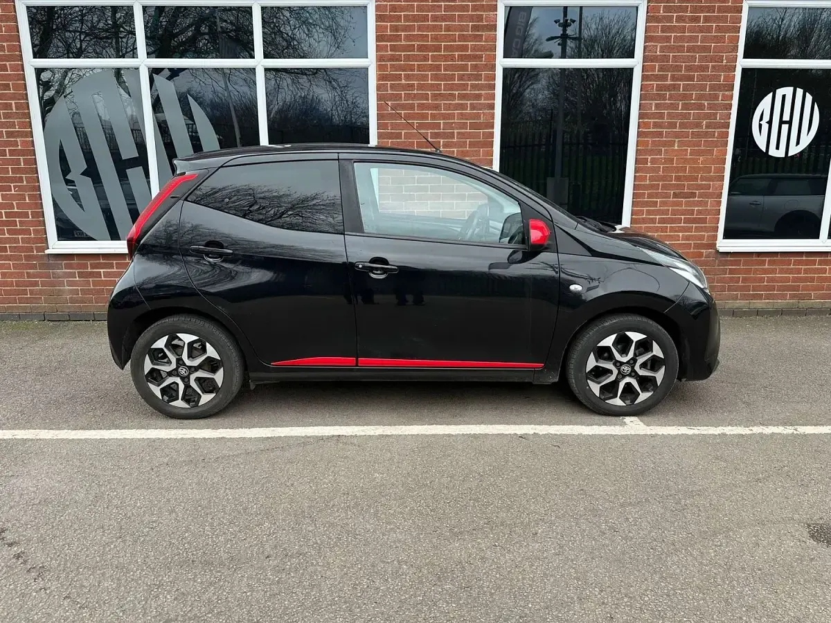 Begagnad Toyota Aygo Trend 2019 Svart Halvkombi