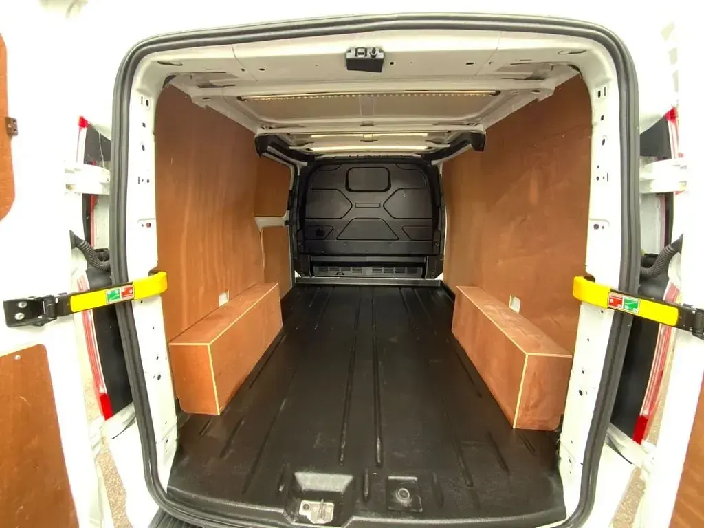 Used Ford Transit Custom Limited 130 HP (95 kW) 2022 White Van