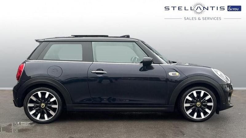 Black Used 2020 Mini Cooper SE Hatch Hatchback | £12,370 (Super price) - Image 1/3