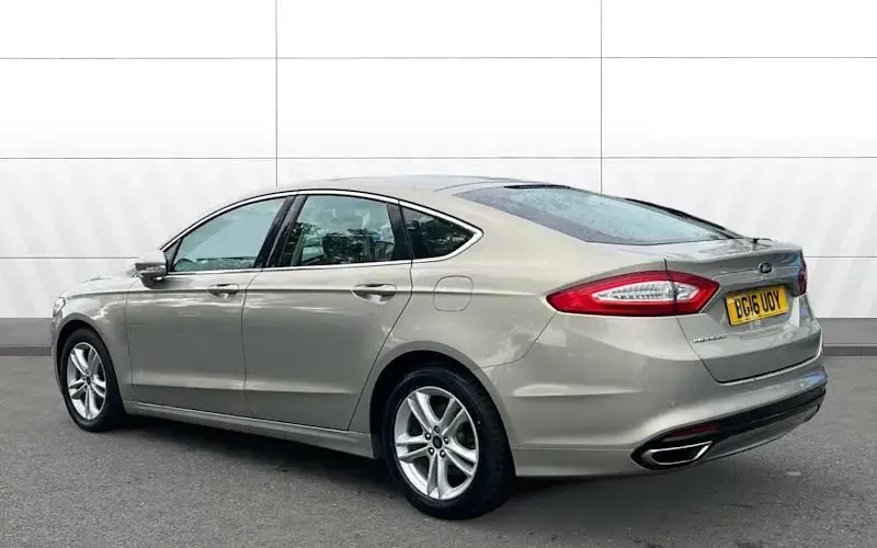 Używany Ford Mondeo Titanium 180 KM (132 kW) 2016 Srebrny Hatchback