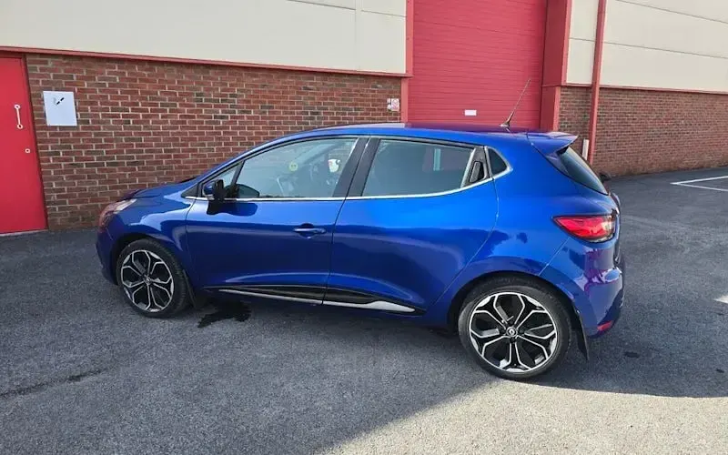 Used Renault Clio IV Iconic 90 HP (66 kW) 2018 Blue Hatchback
