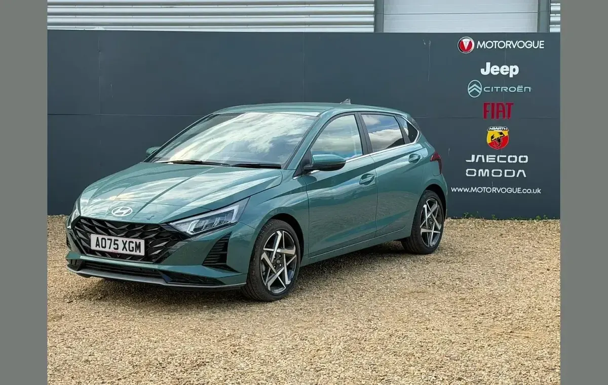 New Hyundai i20 Premium 99 HP (72 kW) 2025 Mangrove green Hatchback