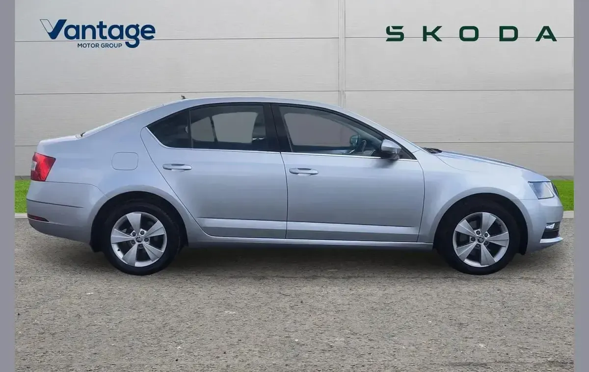 Usado Skoda Octavia SE Technology 115 HP (84 kW) 2020 Prateado Citadino