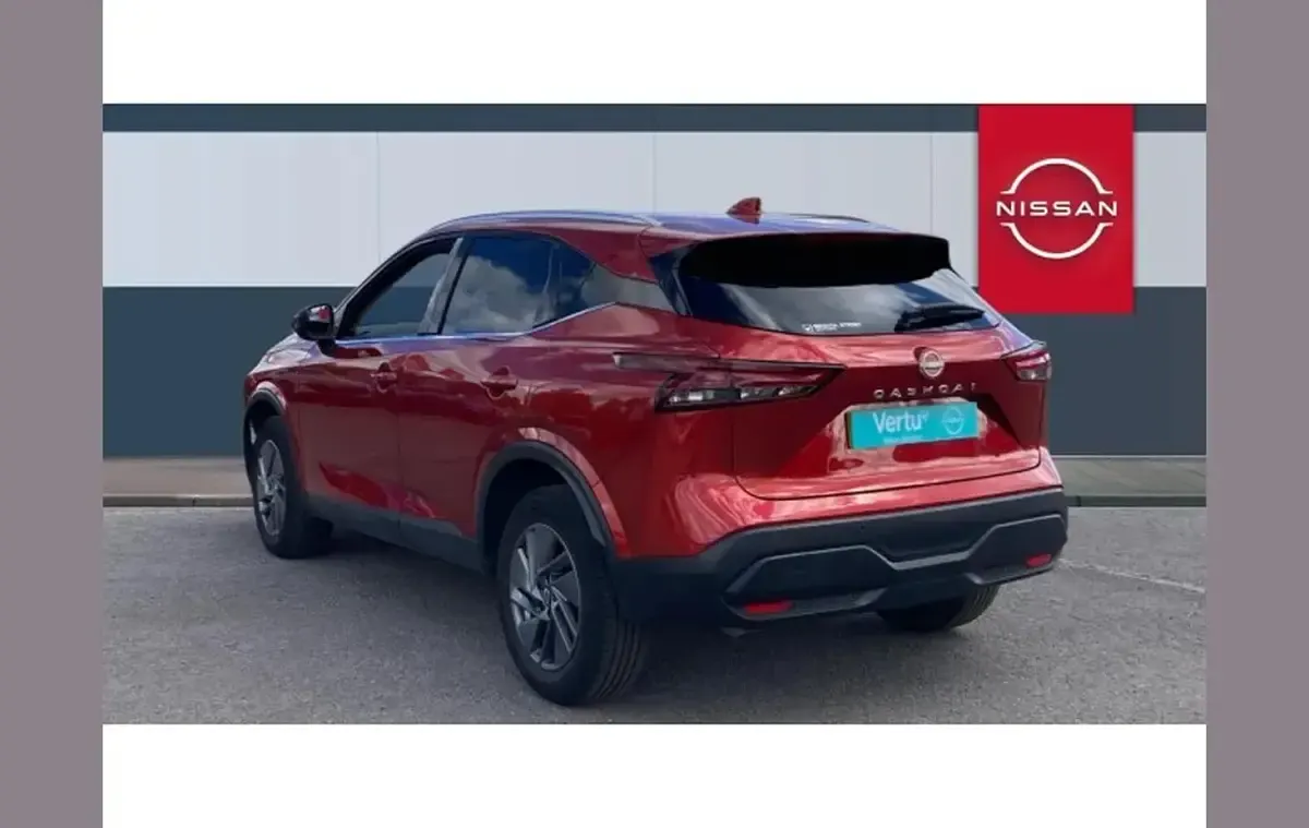 Used Nissan Qashqai Acenta Premium 155 HP (114 kW) 2023 Red SUV