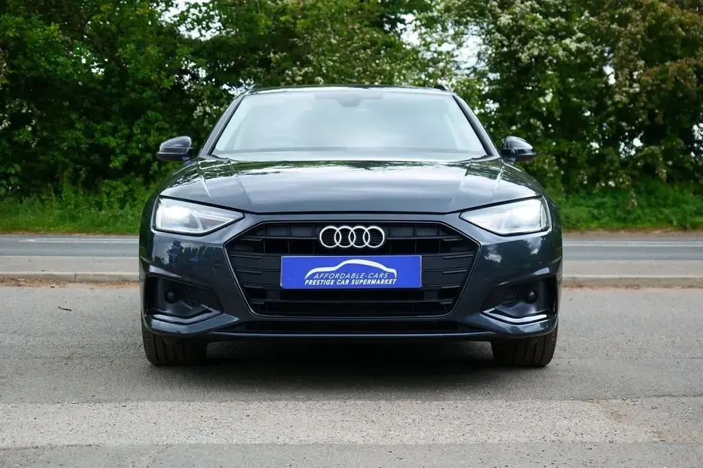 Begagnad Audi A4 Sport 163 HK (119 kW) 2022 Grå Kombi