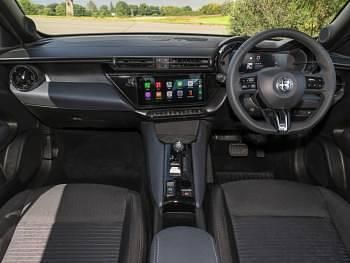 New Alfa Romeo GT Junior 136 HP (100 kW) 2025 Bicolour solid  sempione white with black roof Hatchback