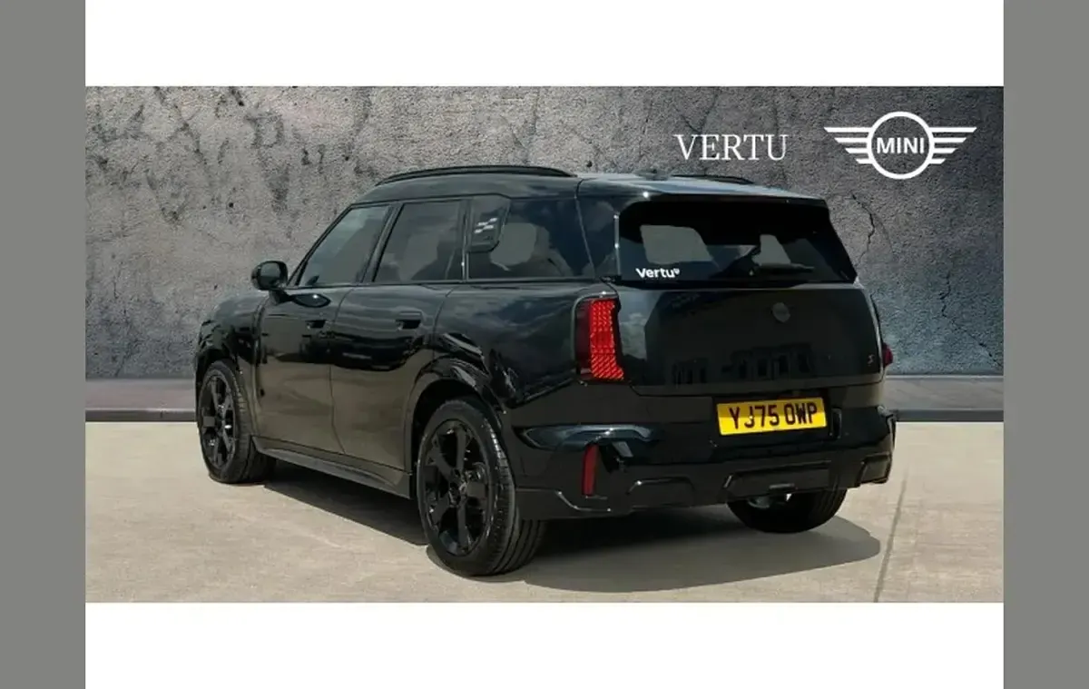 Used Mini Countryman Sport 214 HP (157 kW) 2025 Black SUV