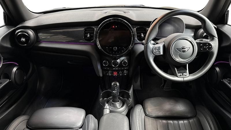 Używany Mini Cooper Exclusive 134 KM (98 kW) 2023 Czarny Hatchback