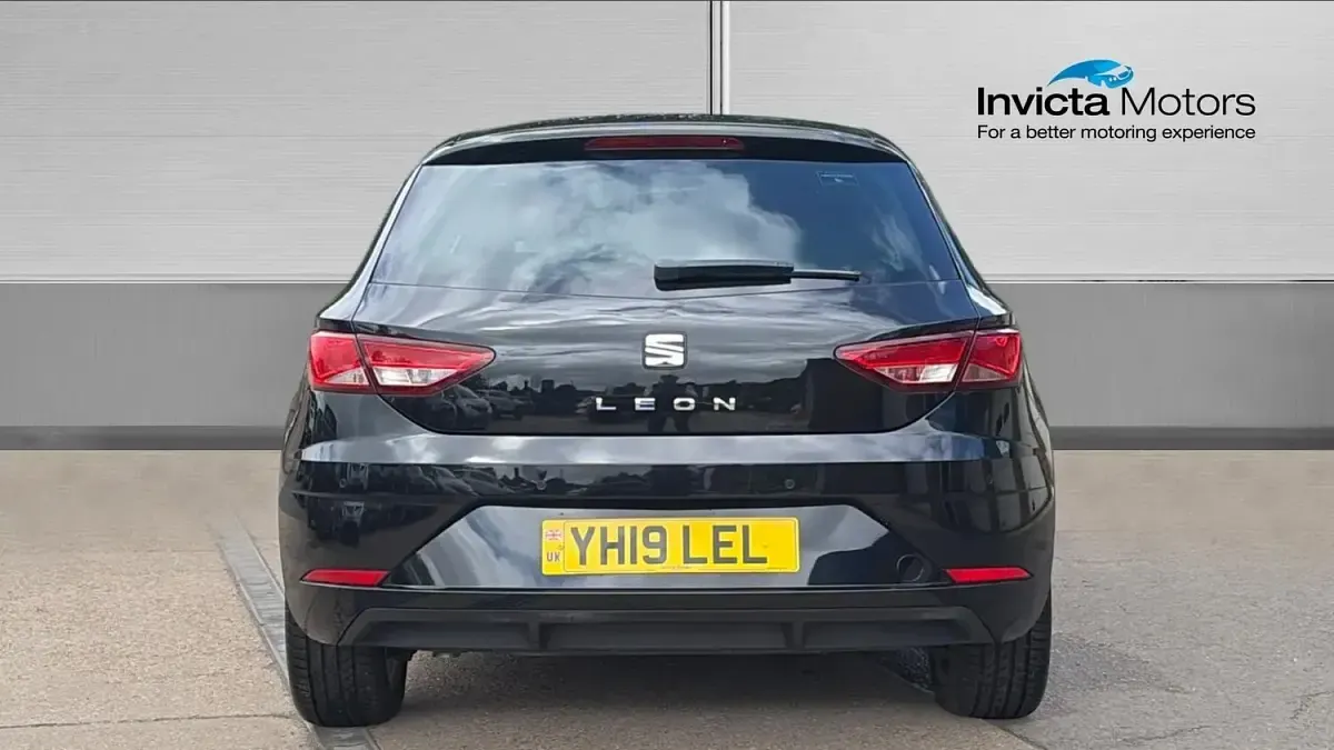 Used Seat Leon SE Dynamic 130 HP (95 kW) 2019 Black Hatchback