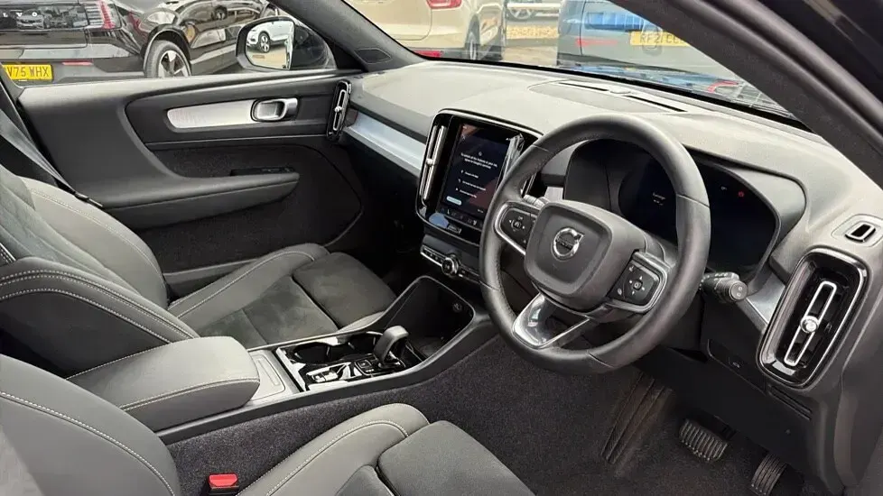 Used Volvo XC40 Plus 194 HP (142 kW) 2025 Black SUV