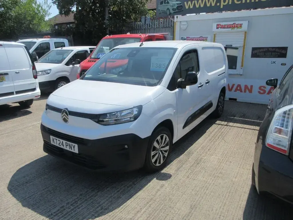 Used Citroën Berlingo 100 HP (73 kW) 2024 White MPV