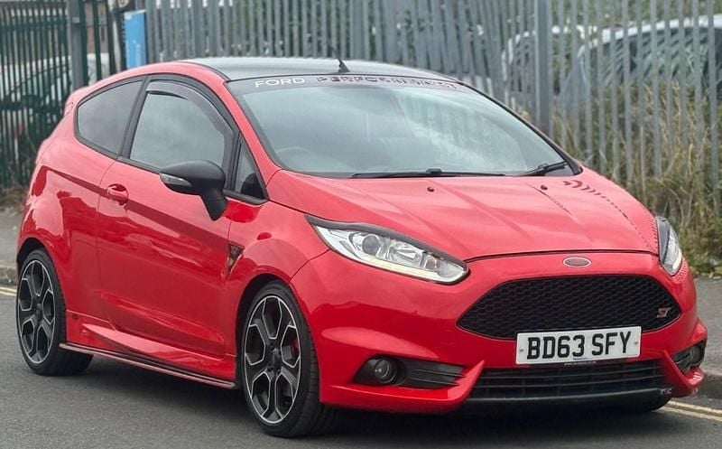 Red Used 2013 Ford Fiesta ST Hatchback | £2,695 (Super price) - Image 1/4