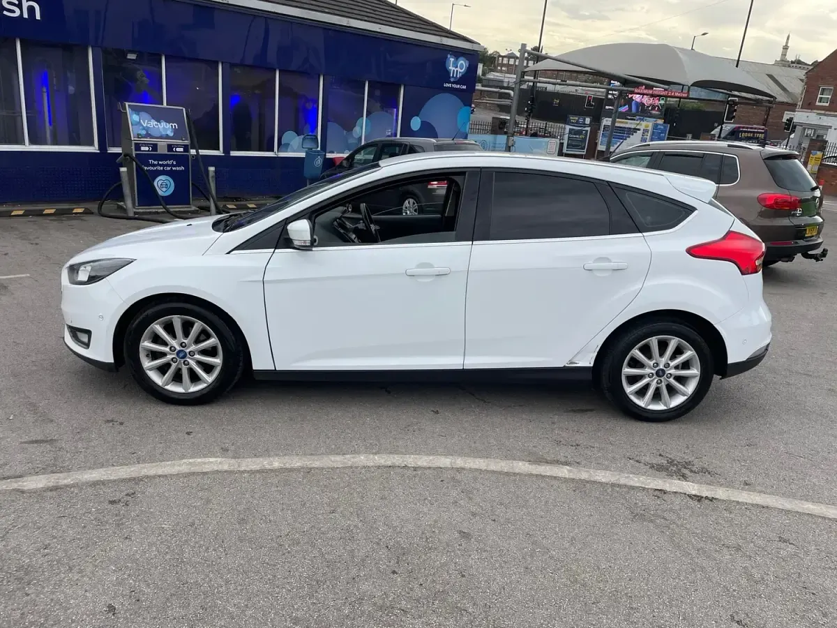 Used Ford Focus Titanium 2015 White Hatchback