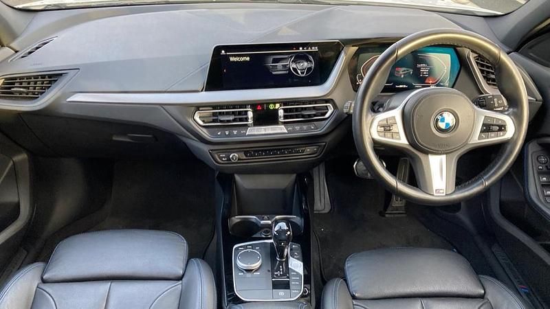 Used BMW 118 M Sport 134 HP (98 kW) 2021 White Hatchback