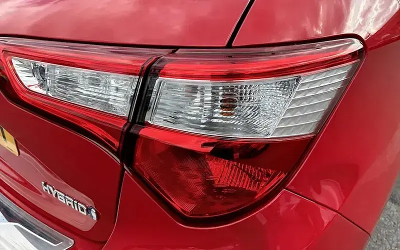 Used Toyota Yaris Hybrid Active 101 HP (74 kW) 2019 Red Hatchback