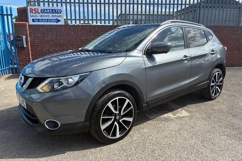 Grey Used 2015 Nissan Qashqai Tekna SUV | £5,995 (Fair price) - Image 1/1