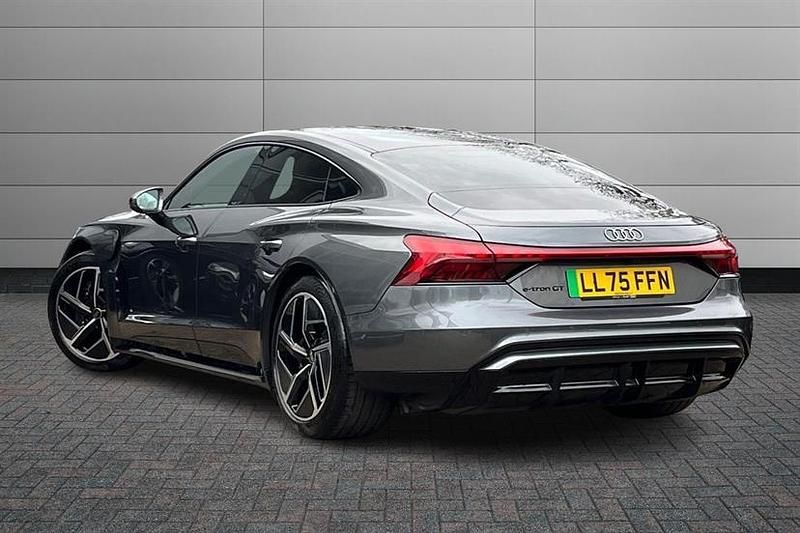 New Audi e-tron GT quattro Comfort 369 kW (503 HP) 2025 Daytona grey Sedan