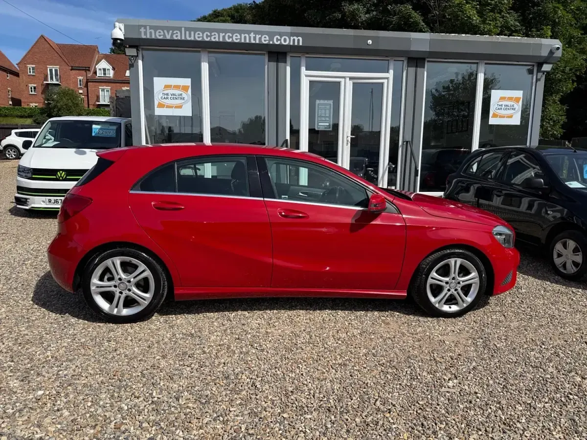 Used Mercedes A180 Sport Edition 122 HP (89 kW) 2015 Red Hatchback