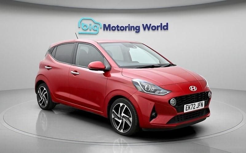 Used Hyundai i10 Premium 84 HP (61 kW) 2023 Red Hatchback
