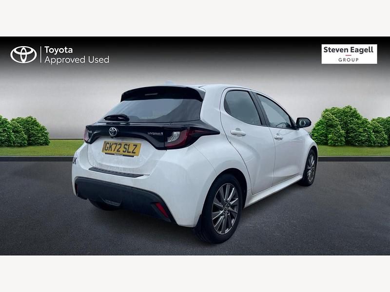 Used Toyota Yaris Hybrid 114 HP (83 kW) 2022 White Hatchback