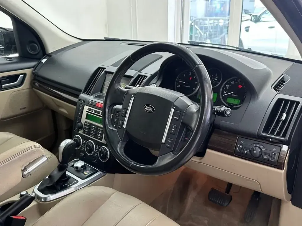 Used Land Rover Freelander 2 HSE 150 HP (110 kW) 2011 Gold SUV