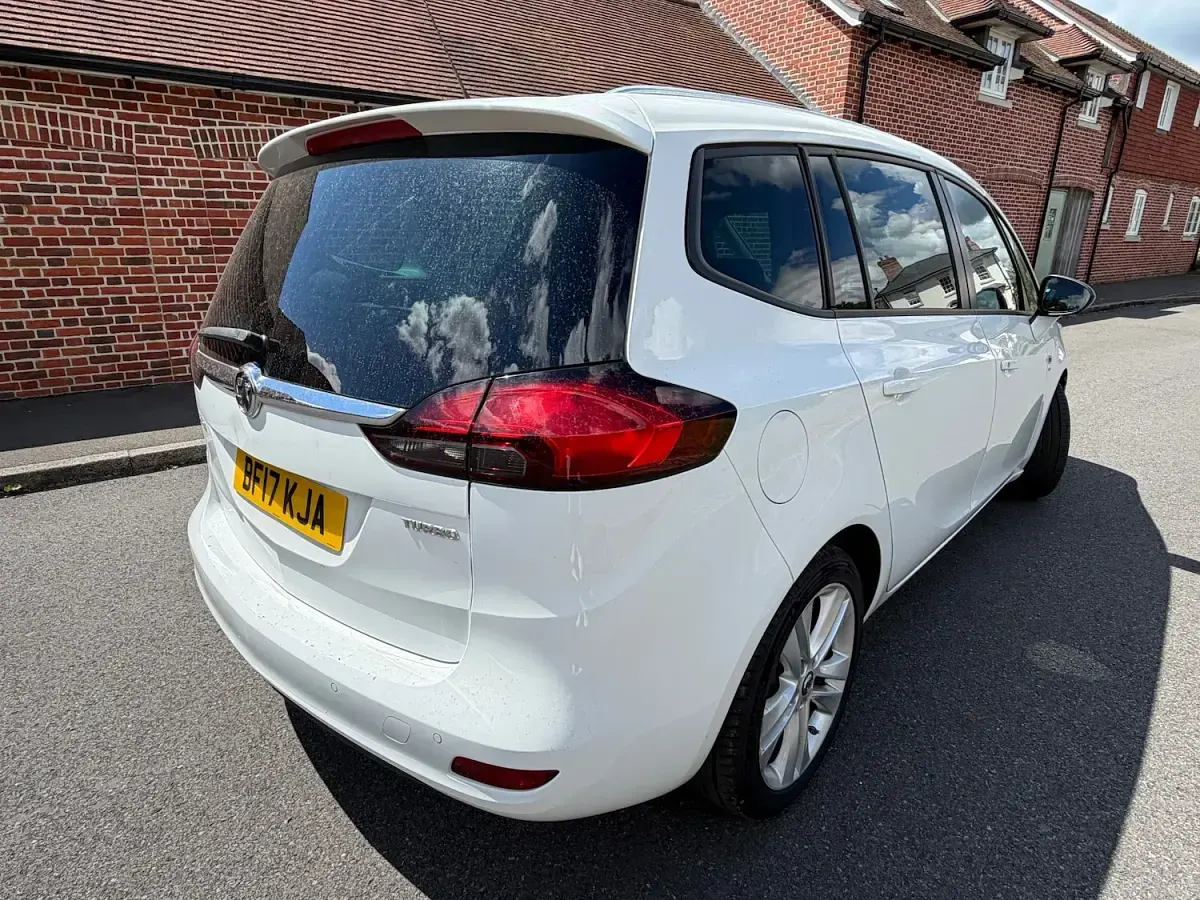 Used Vauxhall Zafira SRi 140 HP (102 kW) 2017 White MPV
