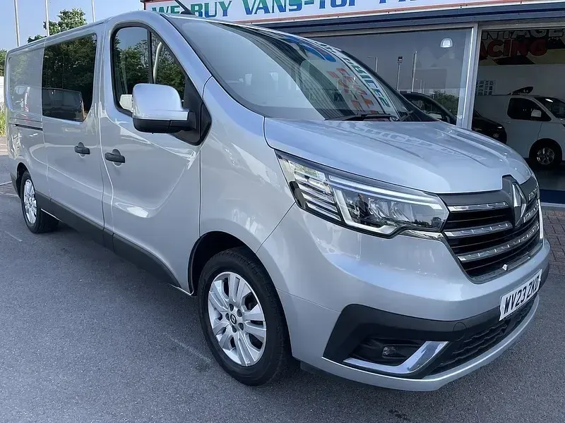 Used Renault Trafic 148 HP (108 kW) 2023 Grey MPV