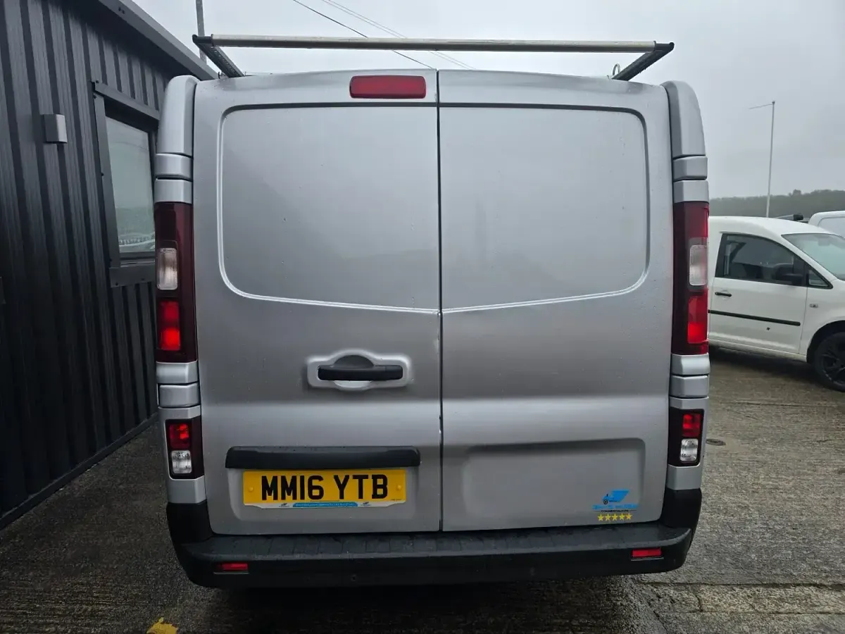 Used Renault Trafic 2016 Silver MPV