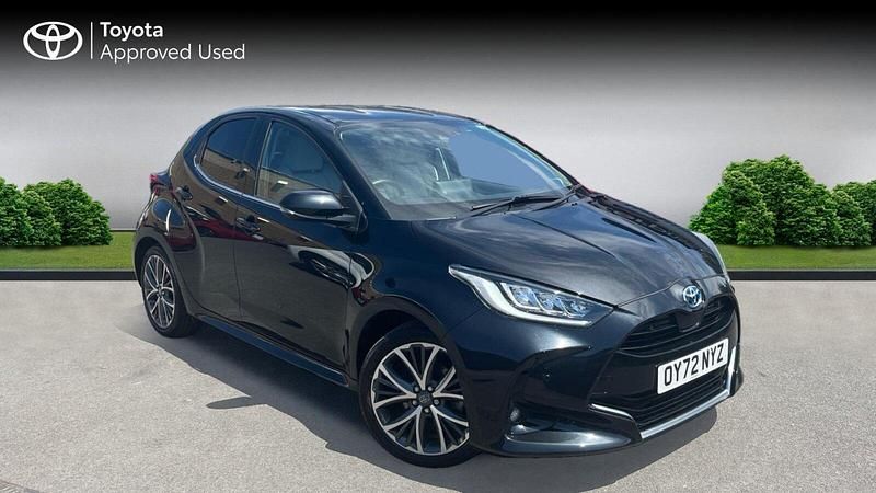 Black Used 2022 Toyota Yaris Hybrid | £16,998 (Good price) - Image 1/4