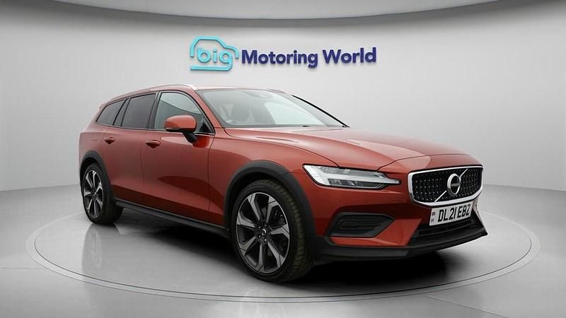 Usado Volvo V60 CC 2021 Vermelho Carrinha