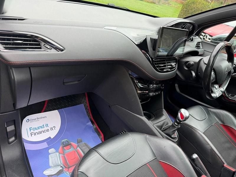 Used Peugeot 208 Prestige 208 HP (152 kW) 2017 White Hatchback