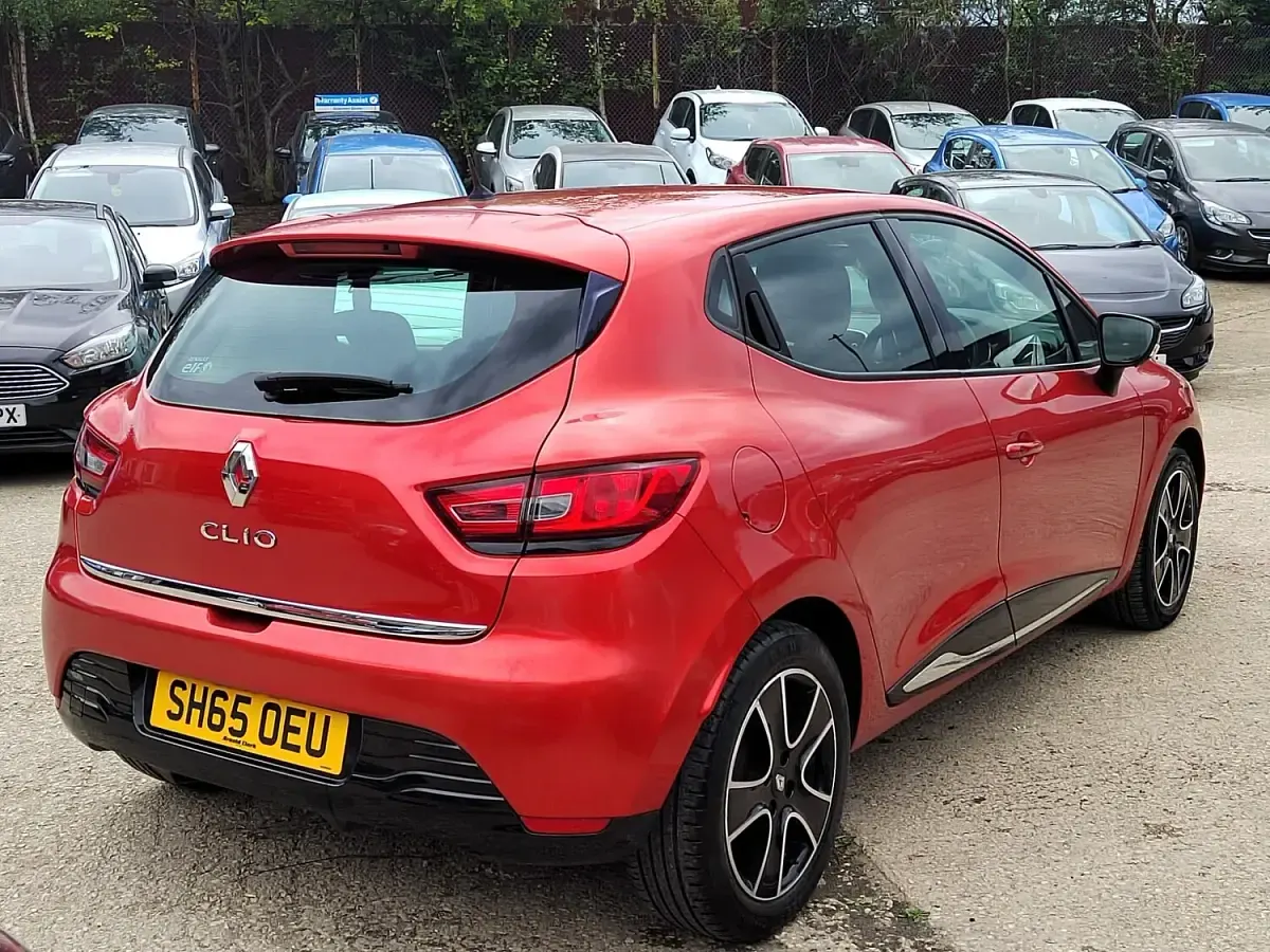 Used Renault Clio Dynamique 74 HP (54 kW) 2015 Red Hatchback