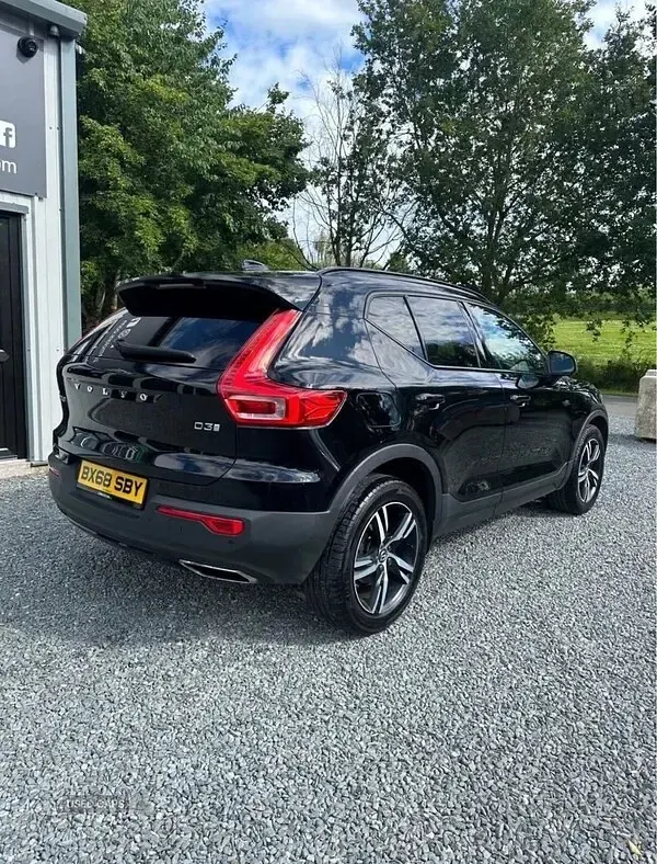 Used Volvo XC40 R-Design 150 HP (110 kW) 2018 Black SUV