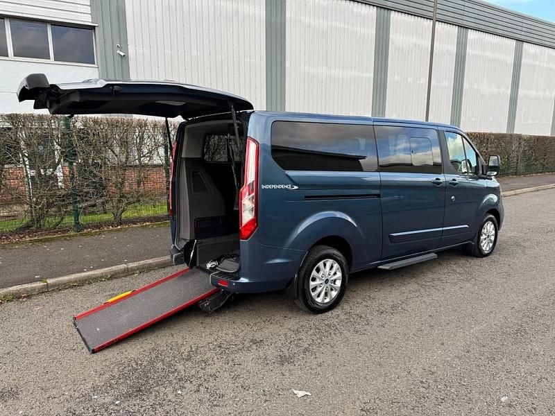 Used Ford Tourneo Titanium 130 HP (95 kW) 2020 Blue MPV