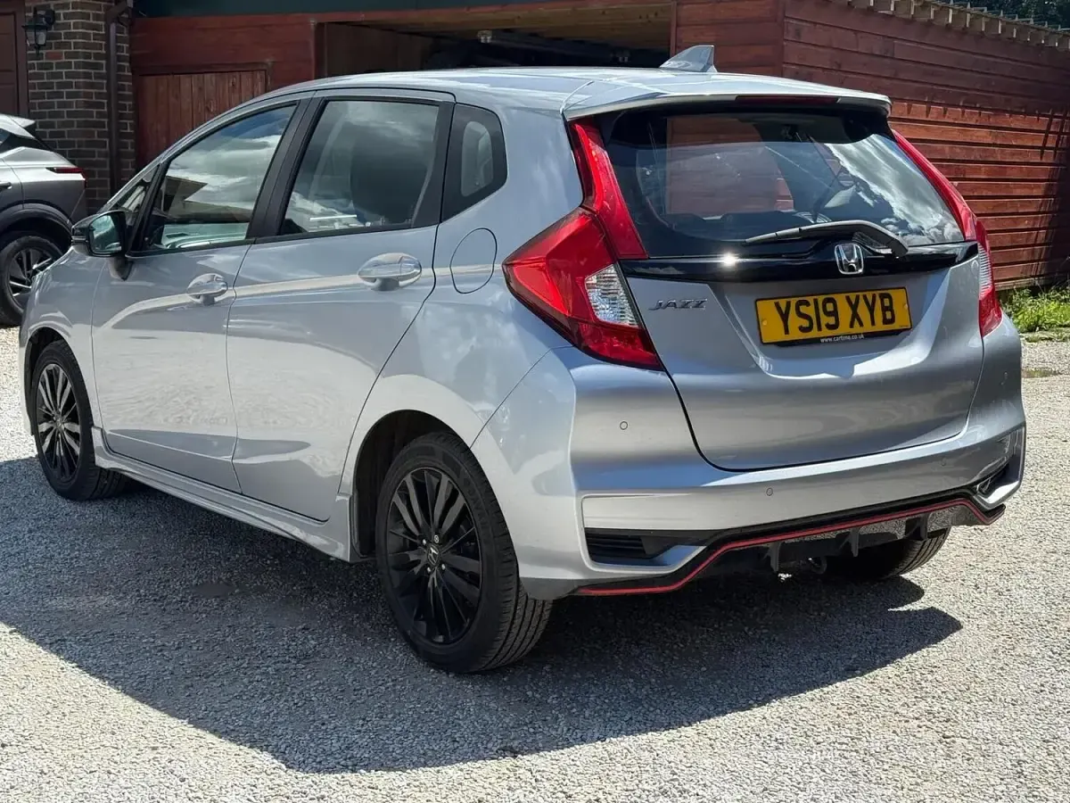 Used Honda Jazz Sport 130 HP (95 kW) 2019 Silver Hatchback