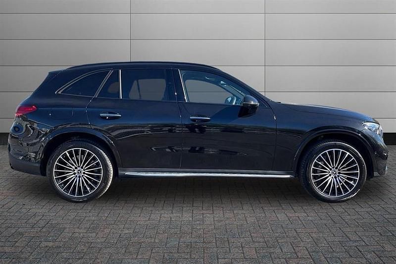 Second-hand Mercedes GLC300e AMG line 313 CP (230 kW) 2025 Negru Break