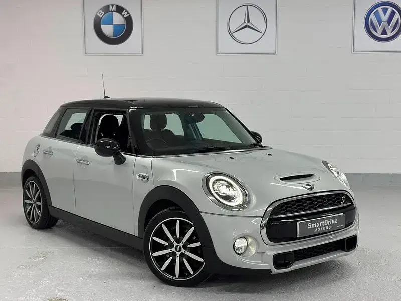 Begagnad Mini Cooper S 2018 Silver Halvkombi