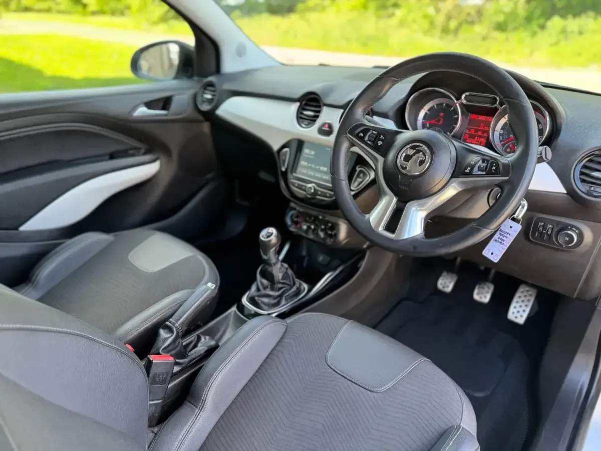 Usado Vauxhall Adam 2017 Blanco Utilitario