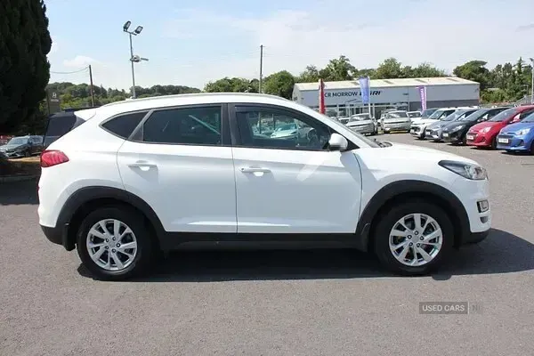 Used Hyundai Tucson SE 115 HP (84 kW) 2019 White SUV