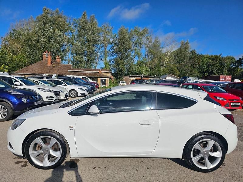 White Used 2012 Vauxhall Astra GTC SRi Hatchback | £5,000 (Fair price) - Image 1/4