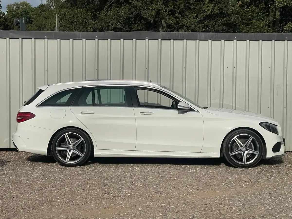 Used Mercedes C220 AMG Line Premium Plus 167 HP (122 kW) 2015 White Estate